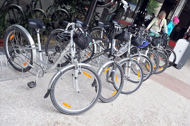 Nově si lidé mohou půjčit kola v ústeckém Zanádraží | foto: Filip Jandourek