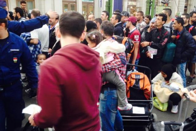 Uprchlíci na nádraží Keleti v Budapešti | foto: Ľubomír Smatana,  Český rozhlas