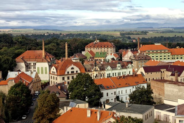 Žatec,  Pražské předměstí,  pohled od východu z vrchu Chmelového majáku,  2011 | foto: Vladimír Valeš
