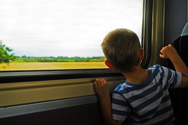 Dítě ve vlaku | foto: CC0 Public domain,  Fotobanka Pixabay