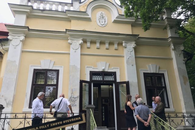 Pamětní síň Emila Filly v Peruci na Lounsku uzavřeli kvůli opravám levého křídla zámku | foto: Lucie Valášková
