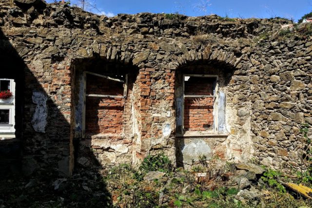 Z ruiny této historické budovy chce Krupka vybudovat Centrum středověkého hornictví | foto: Jan Bachorík,  Český rozhlas