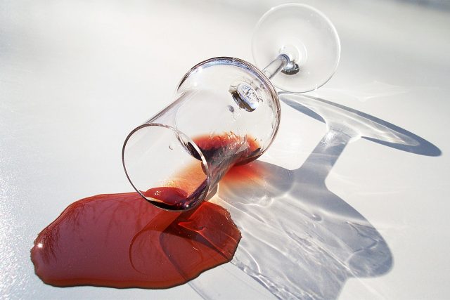Rozlité červené víno | foto: Security Pixabay