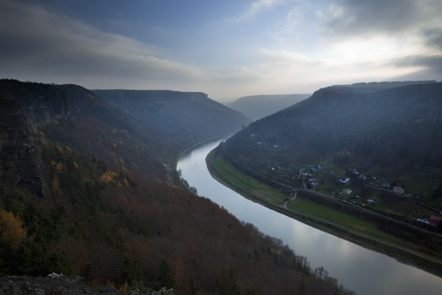 Vyhlídka Belvedér v Českém Švýcarsku nabízí úchvatný výhled na Labský kaňon | foto: Václav Sojka