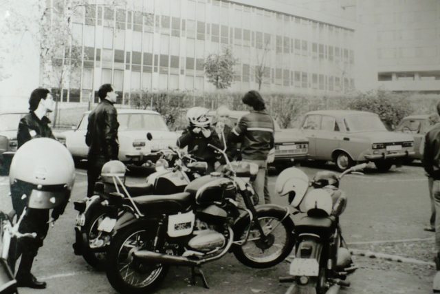 Takhle vypadalo setkání motorkářů v Ústí nad Labem v roce 1982 | foto: Jan Křemen