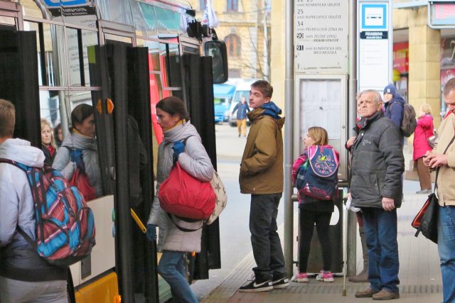 Cestující autobusem  (ilustr. foto) | foto: Jaroslava Mannová