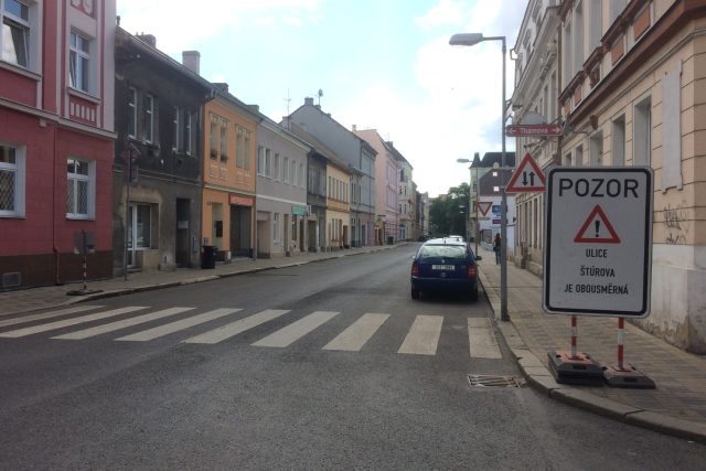 Původně jednosměrnou částí Štúrovy ulice mohou řidiči jezdit oběma směry | foto: Gabriela Hauptvogelová,  Český rozhlas