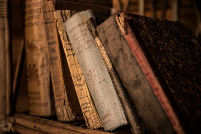 Staré knihy | foto: Michal Jarmoluk,  Pixabay,  Licence Pixabay