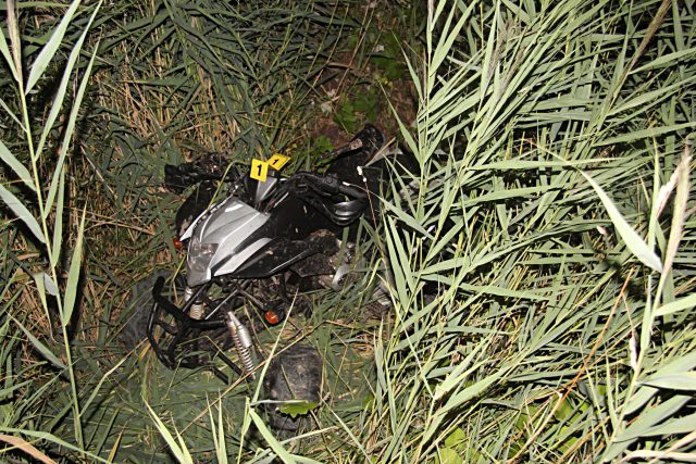 Čtyřkolka,  se kterou udělal řidič salto do rákosí u jezera Milada | foto: Policie ČR