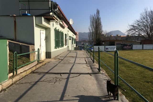 Fotbalisté v Neštěmicích se dočkají rekonstrukce zázemí na stadionu | foto: Gabriela Hauptvogelová,  Český rozhlas