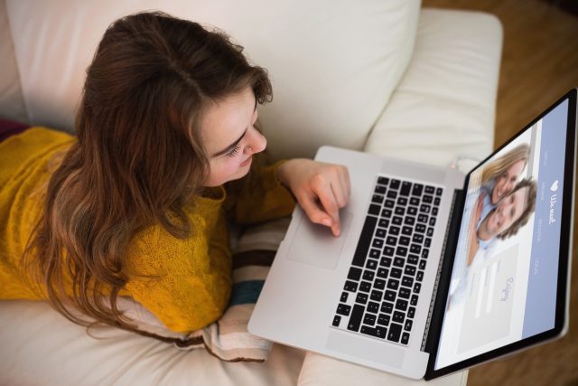 Víte,  co na internetu děllá vaše dítě? | foto: Fotobanka Profimedia