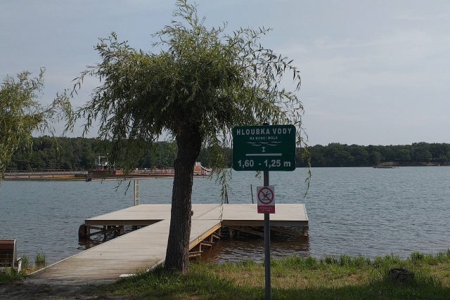 Kamencové jezero - pohled od hlavní pláže | foto: Stanislava Brádlová,  Český rozhlas