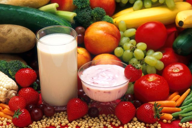 Ovoce,  zelenina,  mléčné výrobky,  zdravá strava | foto:  FotoshopTofs,  Pixabay,  Licence Pixabay