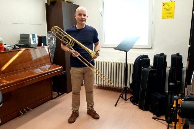 Základní umělecká škola Krupka,  nový ředitel s pozounem | foto: Jana Vitásková,  Český rozhlas