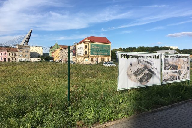 Střekov: pozemek,  na kterém by mělo vyrůst nákupní centrum | foto: Gabriela Hauptvogelová,  Český rozhlas