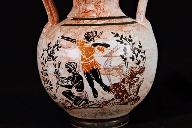Antická váza s loveckou scénou | foto: Pixabay,  Licence Pixabay