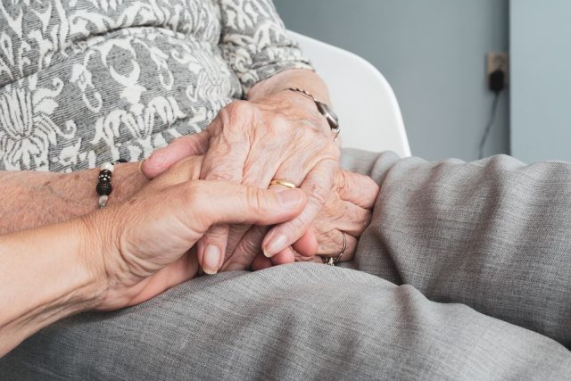 Pomoc seniorům  (ilustr. obr.) | foto: Pixabay