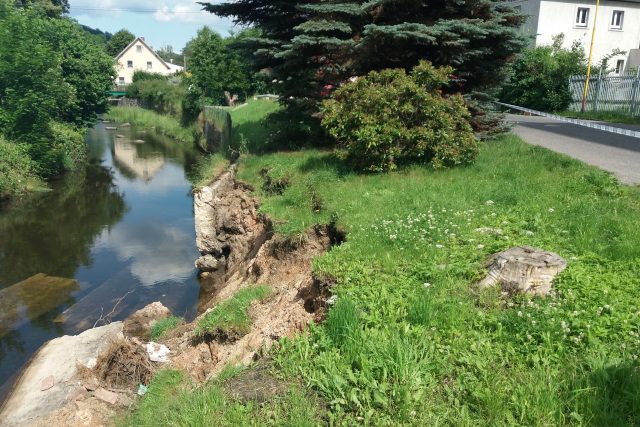 Přívalové deště poškodily opěrnou zeď v řece v České Kamenici | foto: Václav Doleček,  Městský úřad Česká Kamenice