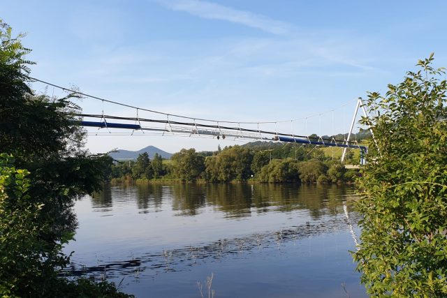 Vodohospodáři nechávají vyměnit potrubí na mostě,  který zásobuje pitnou vodou Ústí nad Labem | foto: Jan Bachorík,  Český rozhlas