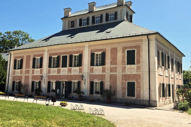 Ratibořický zámek stojí v Babiččině údolí severně od České Skalice | foto: Vladislava Wildová,  Český rozhlas