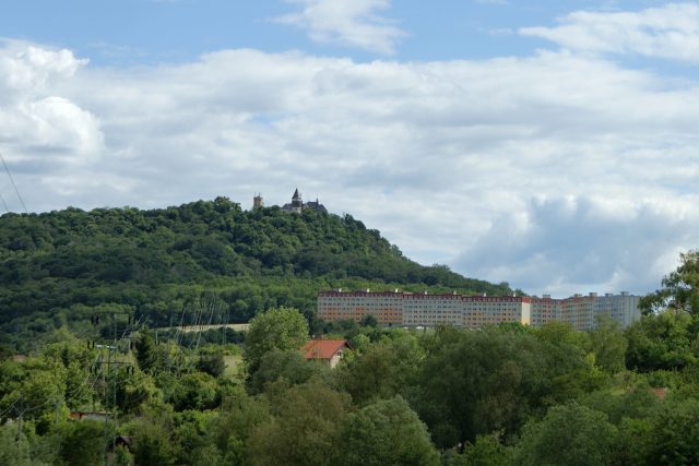 Doubravská hora a hrad Doubravka nad Teplicemi v Čechách | foto: Dagmar Cestrová,  Český rozhlas