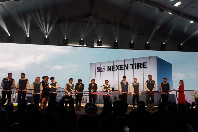 Slavnostní zahájení provozu nové továrny společnosti Nexen Tire | foto: Libor Želinský