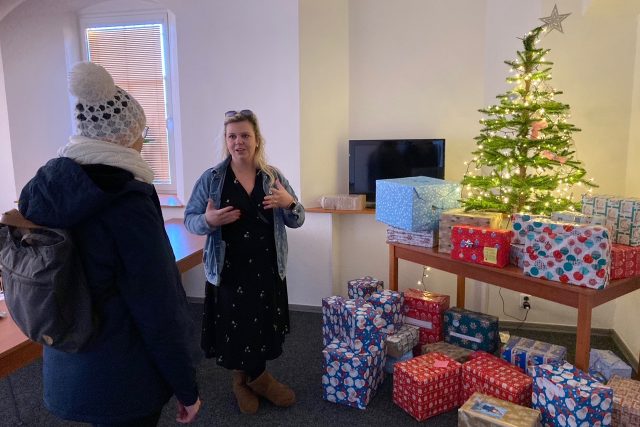 I letos mohou lidé obdarovat děti z chudších rodin ve vánoční sbírce nazvané Krabice od bot | foto: Daniela Pilařová,  Český rozhlas