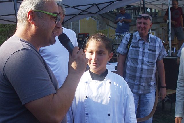 Mistrovství vaření ve svíčkové - moderátor Martin Zounar a vítěz Martin Holan | foto: Stanislava Brádlová,  Český rozhlas