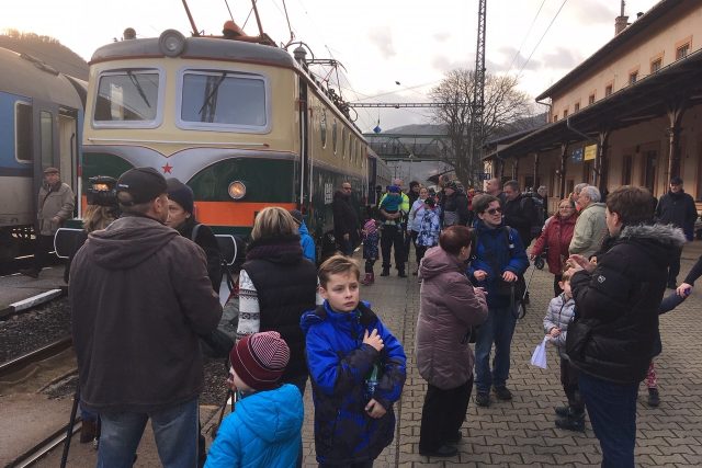 Na střekovském nádraží v Ústí nad Labem si připomněli 60 let od příjezdu prvního elektrického vlaku | foto: Daniela Pilařová,  Český rozhlas