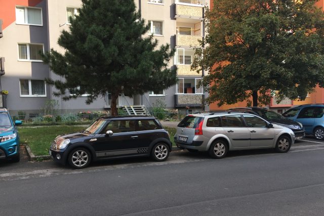 Parkování v Jirkově | foto: Jan Beneš,  Český rozhlas