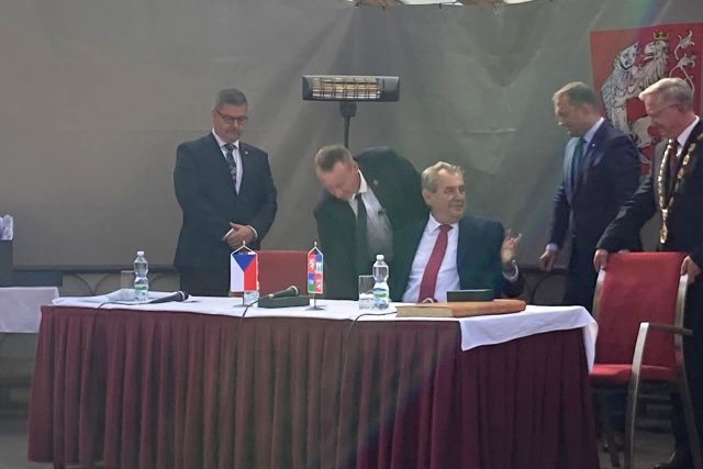 Prezident Miloš Zeman v Děčíně diskutoval s občany | foto: Daniela Pilařová,  Český rozhlas