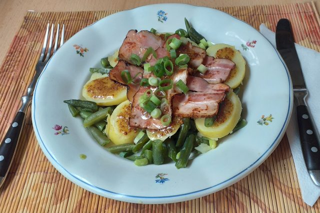 Teplý bramborový salát | foto: Stanislava Brádlová,  Český rozhlas