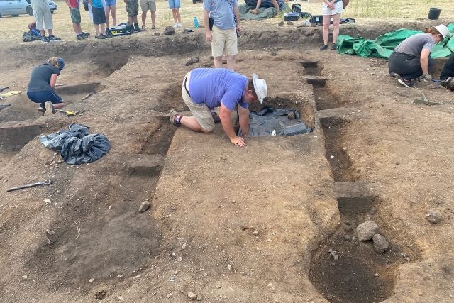 U Račiněvsi našli archeologové mohylu z pozdní doby kamenné dlouhou 122 metrů | foto: Lucie Heyzlová,  Český rozhlas