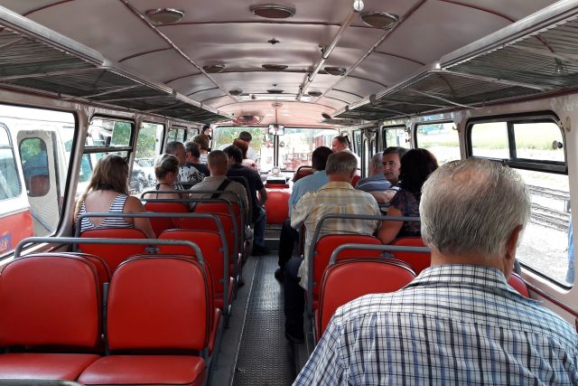 Do Lovečkovic a Úštěku vozí cestující historický autobus  (ilustrační foto) | foto: Jan Bachorík,  Český rozhlas