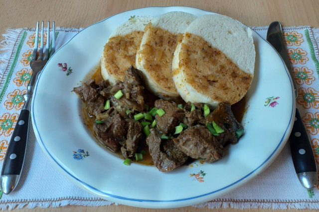 Hovězí guláš s knedlíkem | foto: Stanislava Brádlová,  Český rozhlas