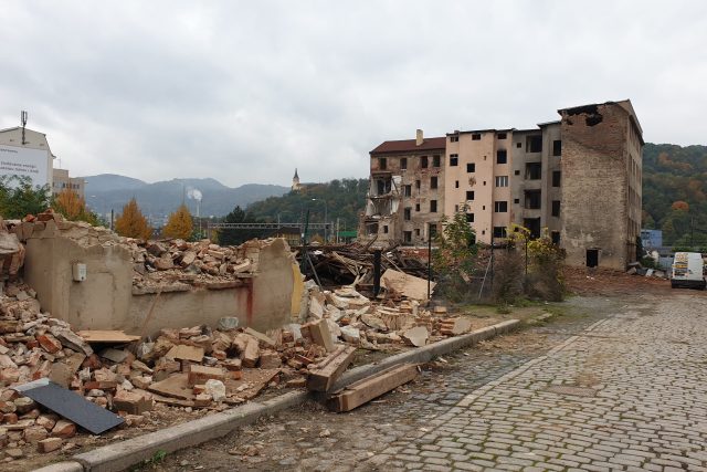 Demolice budov u České besedy v blízkosti západního nádraží v Ústí nad Labem | foto: Jan Bachorík,  Český rozhlas,  Český rozhlas