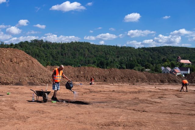 Archeologové na Lounsku objevili pravěké sídliště i zbytky cihelny z počátku 19. století | foto: Robin Röhrich