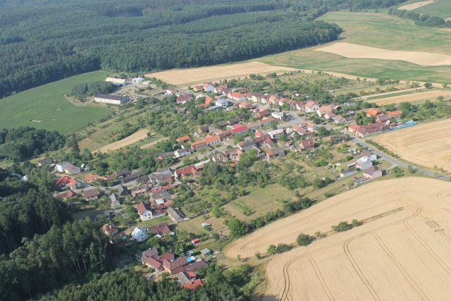 Obec Karlovice na Zlínsku,  letecký pohled | foto:  Obec Karlovice