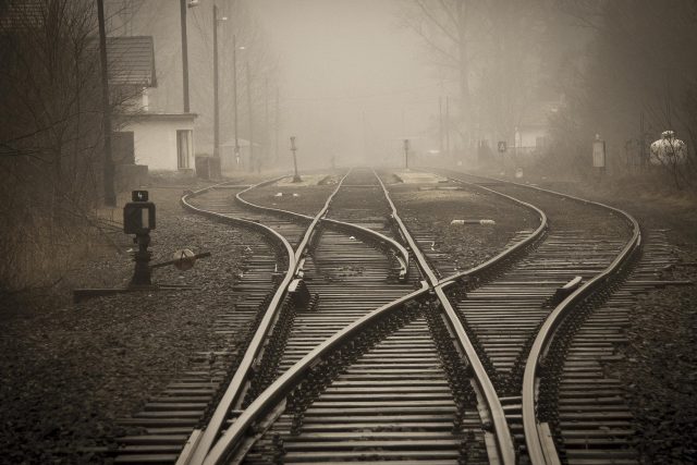Vlakové koleje | foto: Juan Guemez,  Fotobanka Pixabay,  CC0 1.0