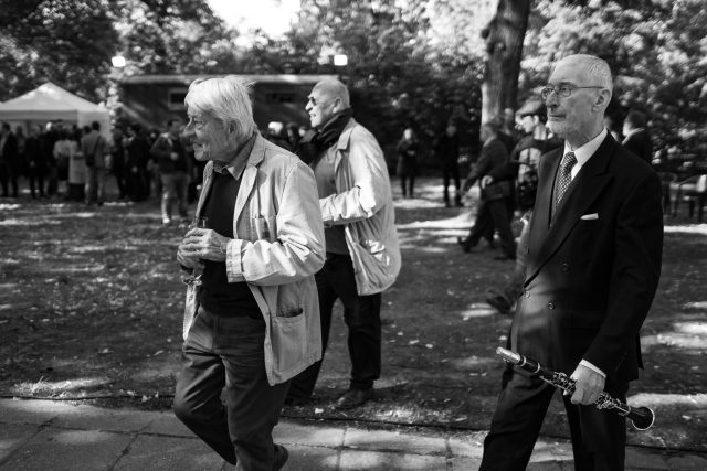 Svatobor Macák, Karel Vejvoda a Pavel Smetáček před focením nejstarších jazzmanů