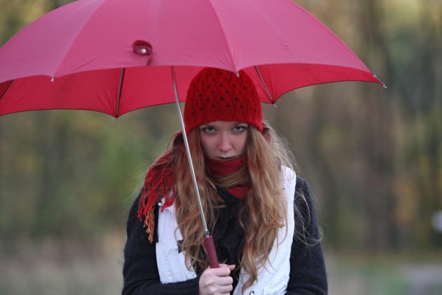 Dívka v dešti | foto: Fotobanka Profimedia