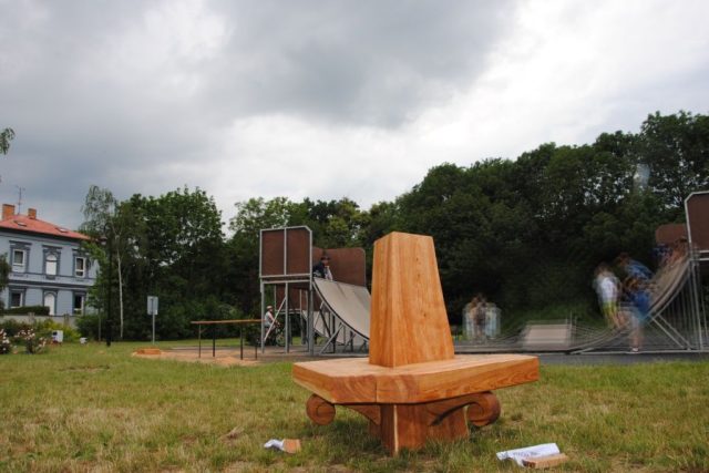 Originální lavičky vyřezané při výtvarném sympoziu v Jirkově | foto: město Jirkov