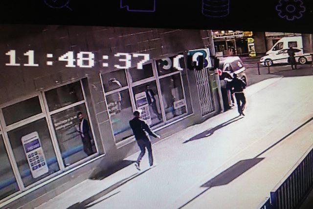 Pachatele loupežného přepadení klenotnictví v centru Ústí nad Labem dopadli kriminalisti pár hodin po krádeži | foto: undefined