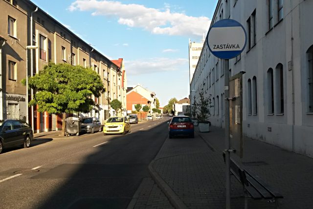 Zastávka u Deli v Lovosisích,  využívá ji jak MHD,  tak meziměstské autobusy | foto: Dagmar Cestrová,  Český rozhlas
