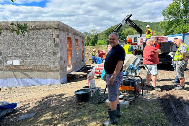 Starosta Velemína Petr Křivánek u jednoho z nových vrtů | foto: Lucie Heyzlová,  Český rozhlas