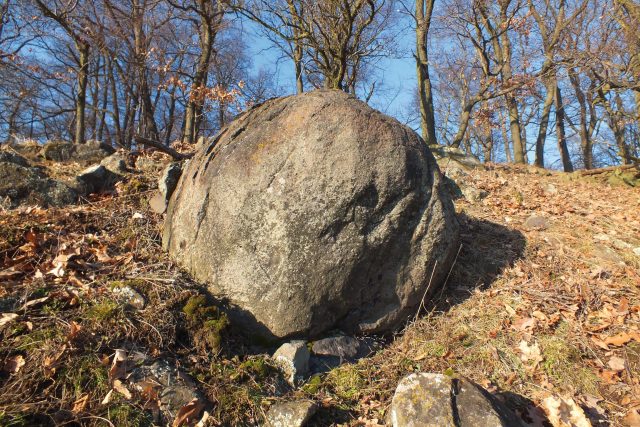 Sebuzín,  Havraní skála - koule | foto: Jiří Svoboda,  Jiří Svoboda „Zázračné České středohoří“