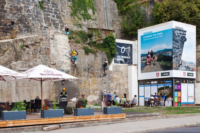 Pastýřská stěna v Děčíně láká milovníky adrenalinové zábavy | foto: Profimedia