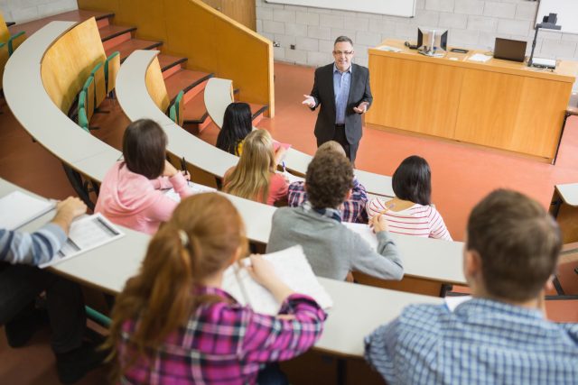 Přednáška na vysoké škole  (ilustr. foto) | foto: Shutterstock