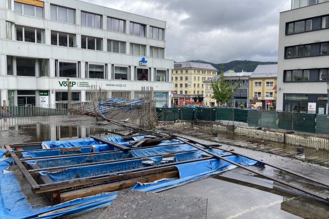 Rozestavěná parcela je na Mírovém náměstí v Ústí nad Labem už patnáctým rokem | foto: Gabriela Hauptvogelová,  Český rozhlas