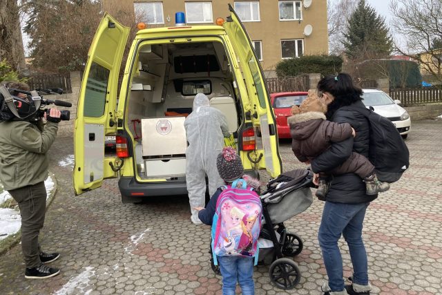 Ústečtí strážníci poprvé využili vyřazenou sanitku,  kterou si na konci roku pořídili | foto: Gabriela Hauptvogelová,  Český rozhlas